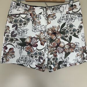 White House Black Market 5” Short floral size 8